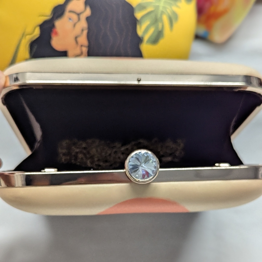 Handcrafted Clutch “Sunroot Silence” by INDIAURA - Picture 5 of 6